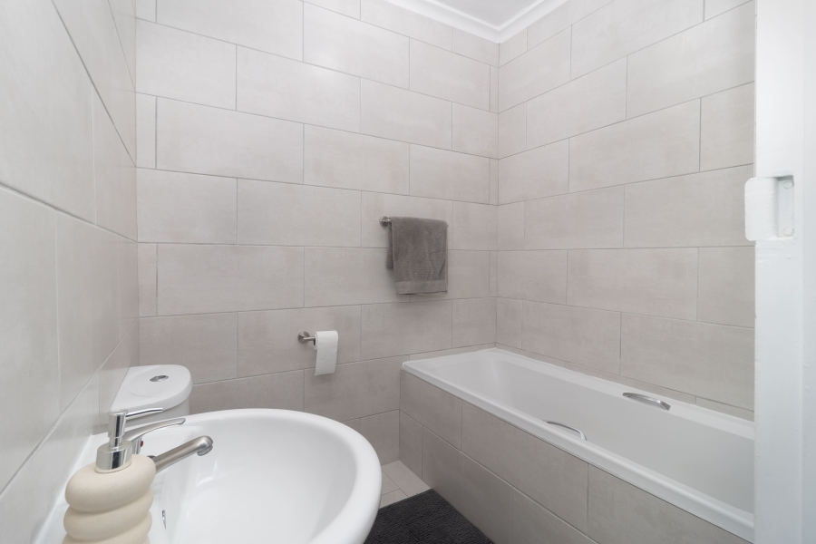 4 Bedroom Property for Sale in Ruwari Western Cape
